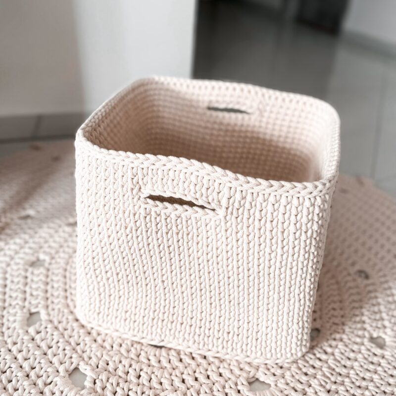 Horgolt kocka alakú tároló